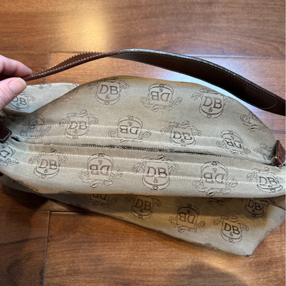 Vintage DOONEY & BOURKE Signature Crest Hobo Bag